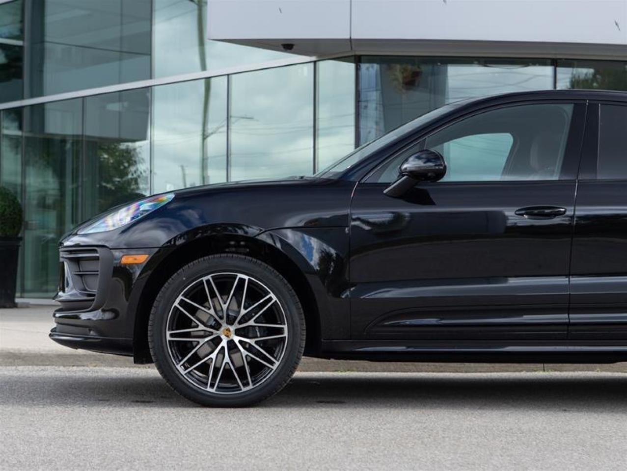 2025 Porsche Macan AWD Photo