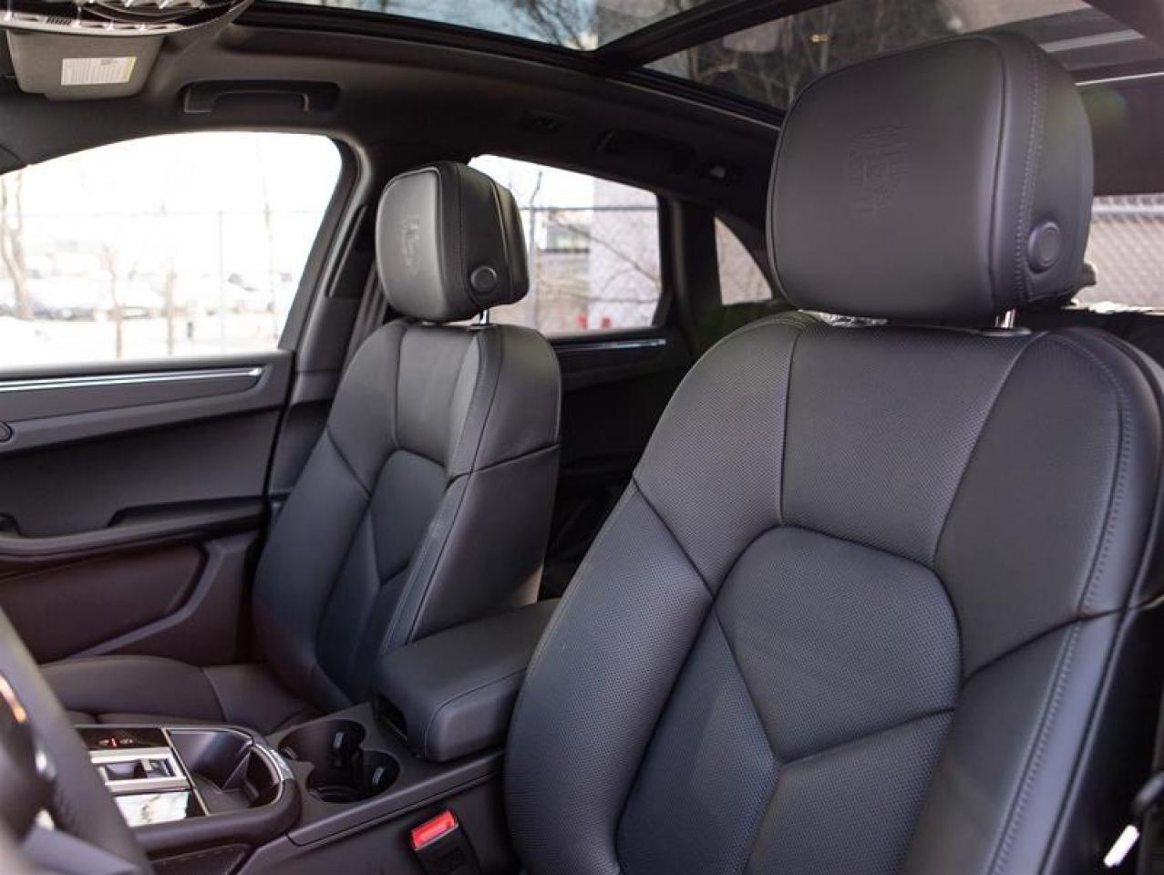 2025 Porsche Macan AWD Photo