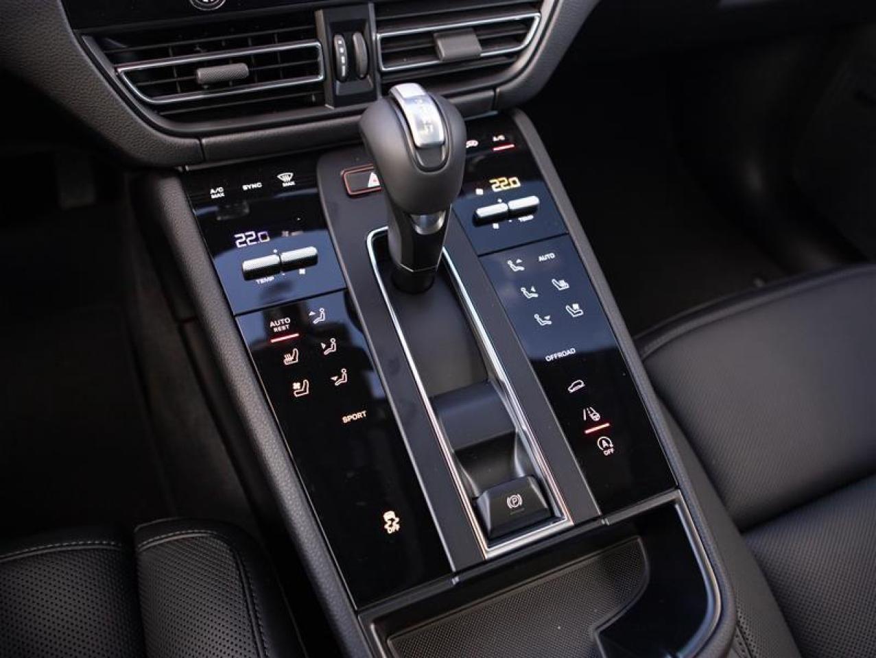 2025 Porsche Macan AWD Photo