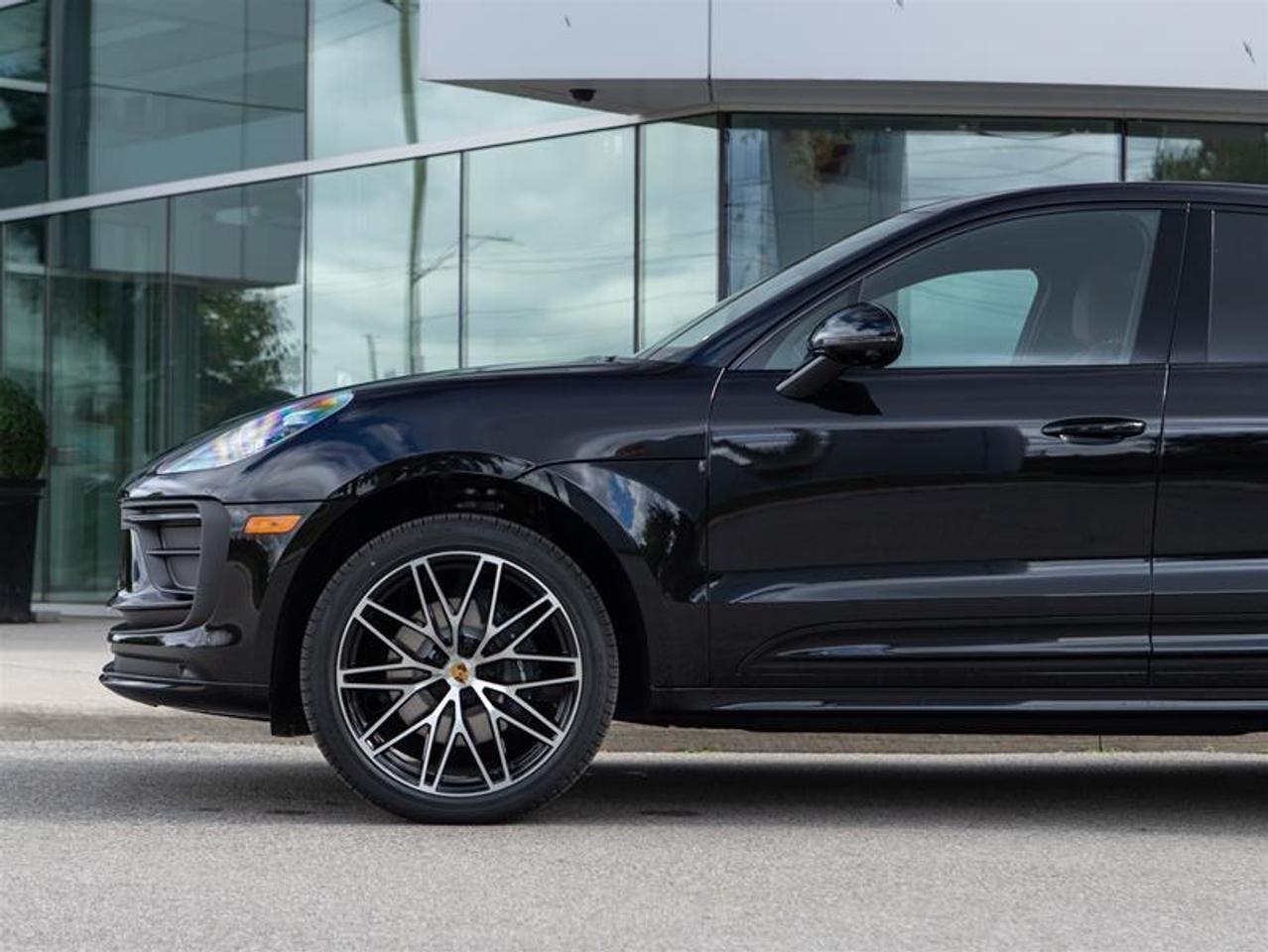 2025 Porsche Macan AWD Photo
