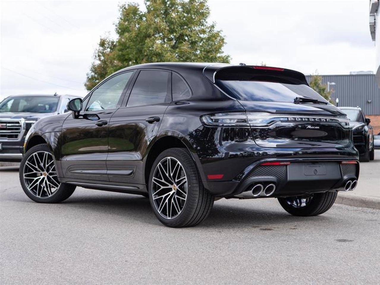 2025 Porsche Macan AWD Photo2