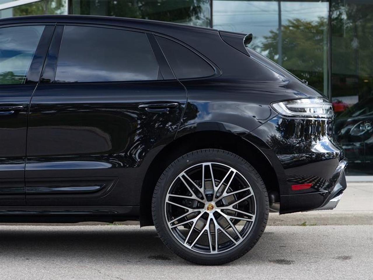 2025 Porsche Macan AWD Photo