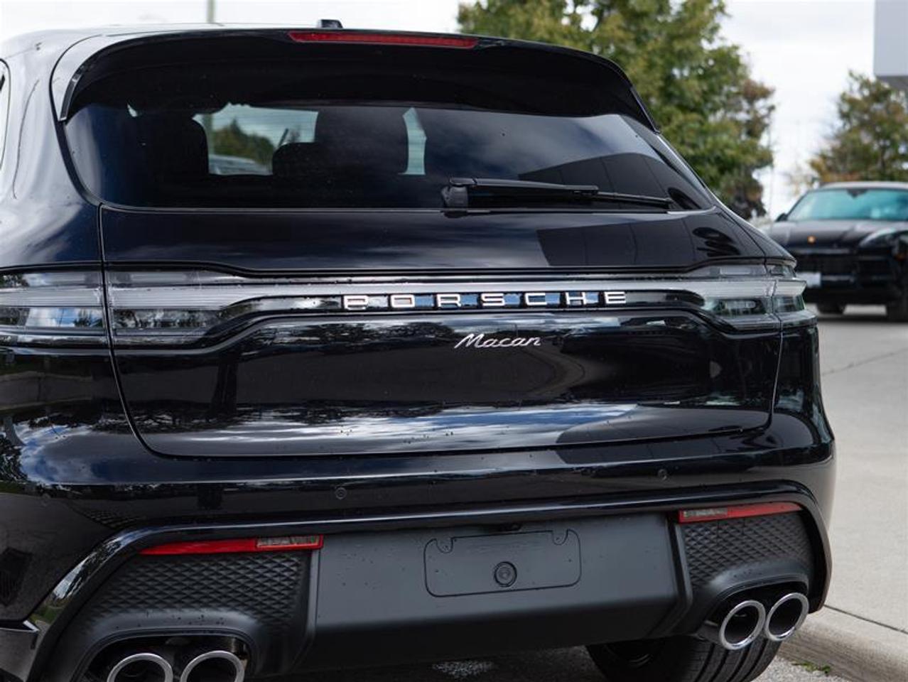 2025 Porsche Macan AWD Photo