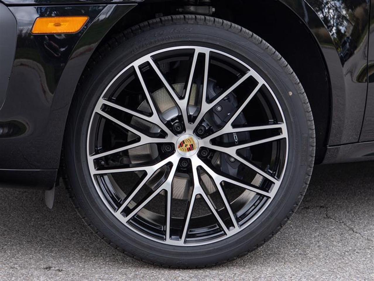 2025 Porsche Macan AWD Photo