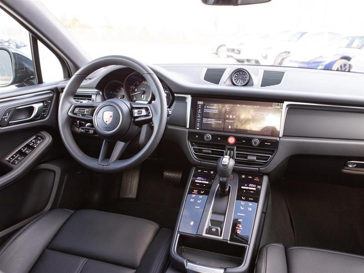 2025 Porsche Macan AWD Photo