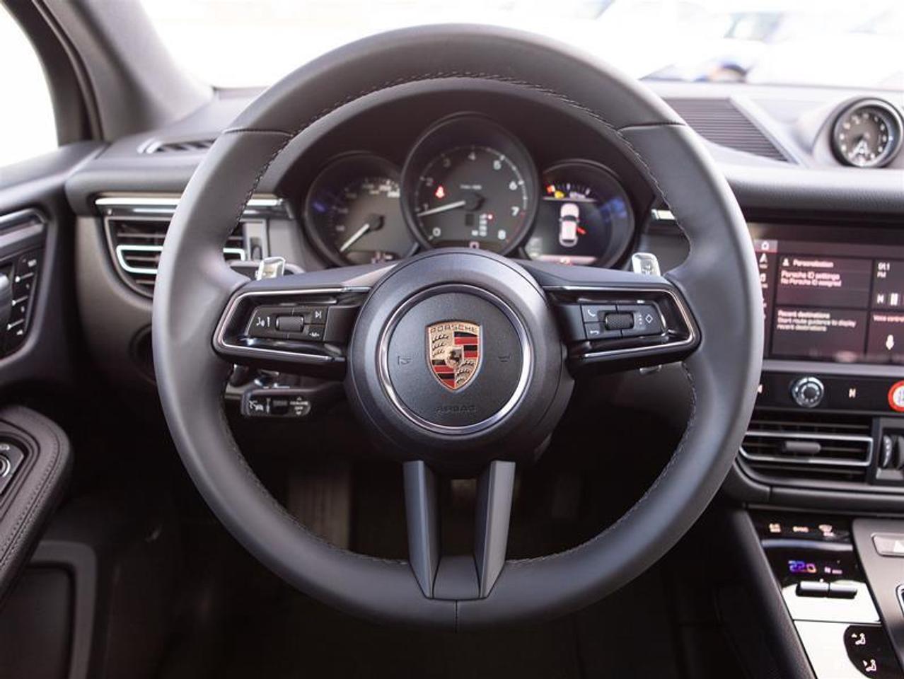 2025 Porsche Macan AWD Photo