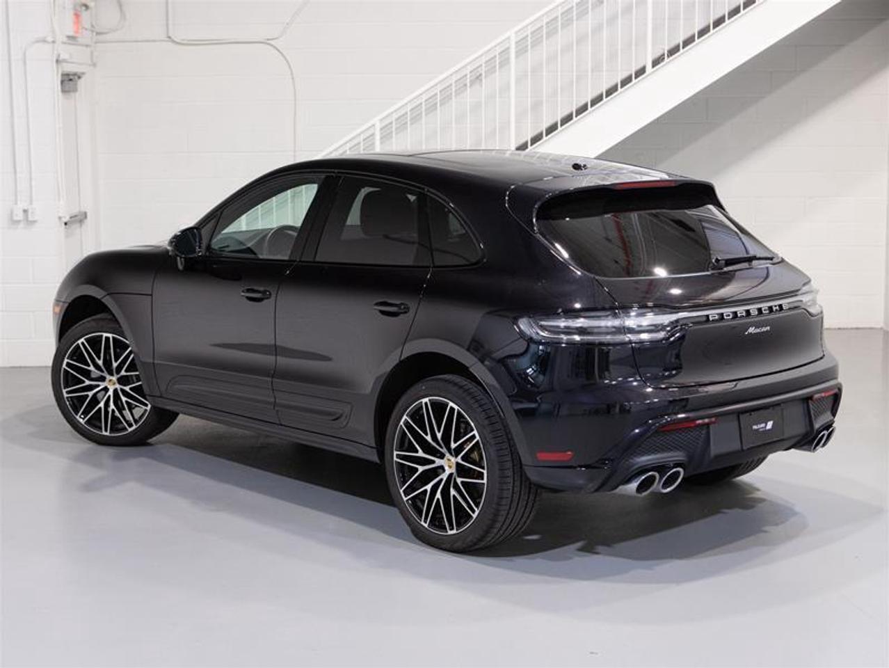 2025 Porsche Macan AWD Photo3