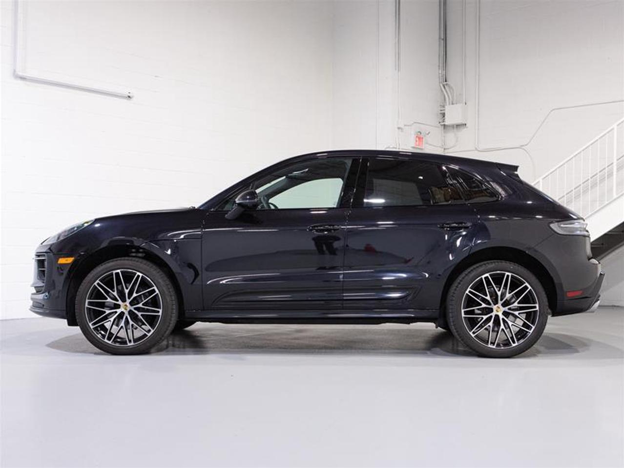 2025 Porsche Macan AWD Photo