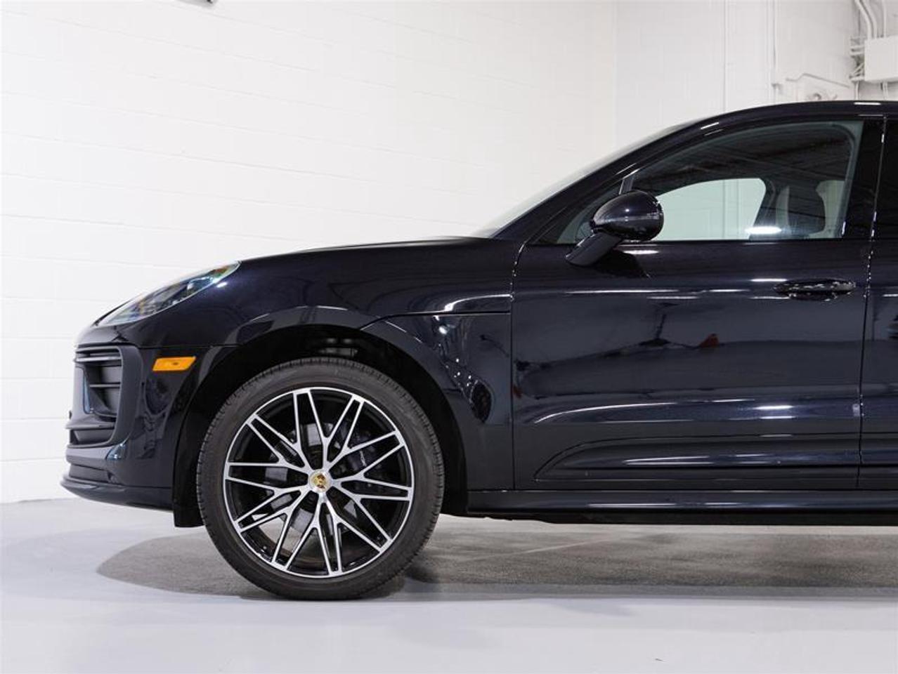 2025 Porsche Macan AWD Photo