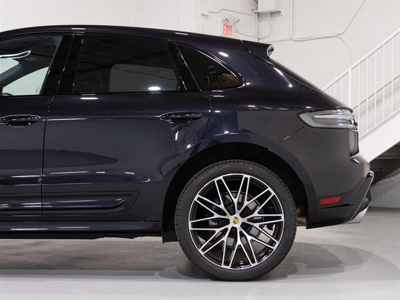2025 Porsche Macan AWD Photo