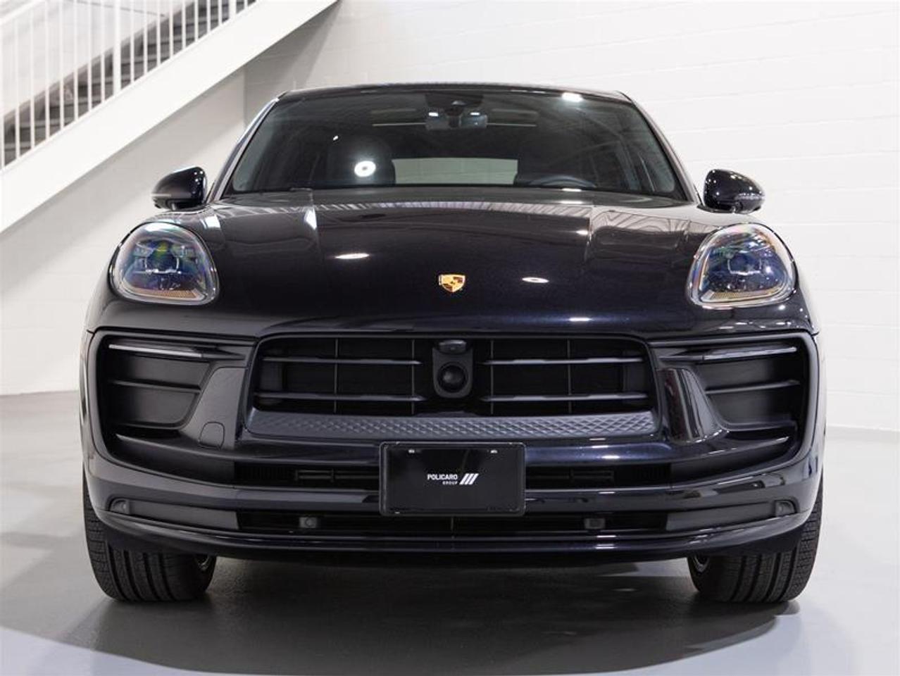 2025 Porsche Macan AWD Photo