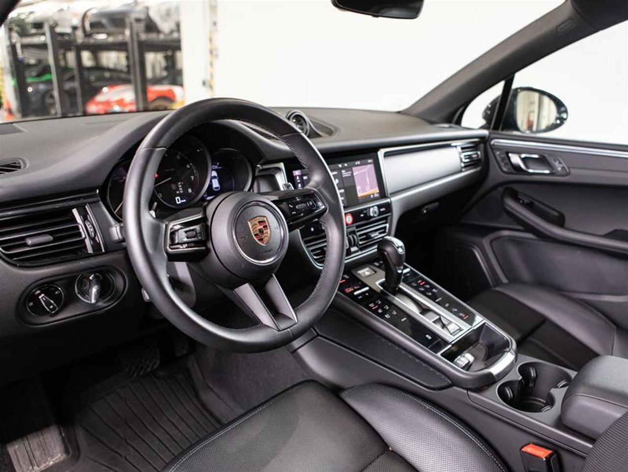 2025 Porsche Macan AWD Photo