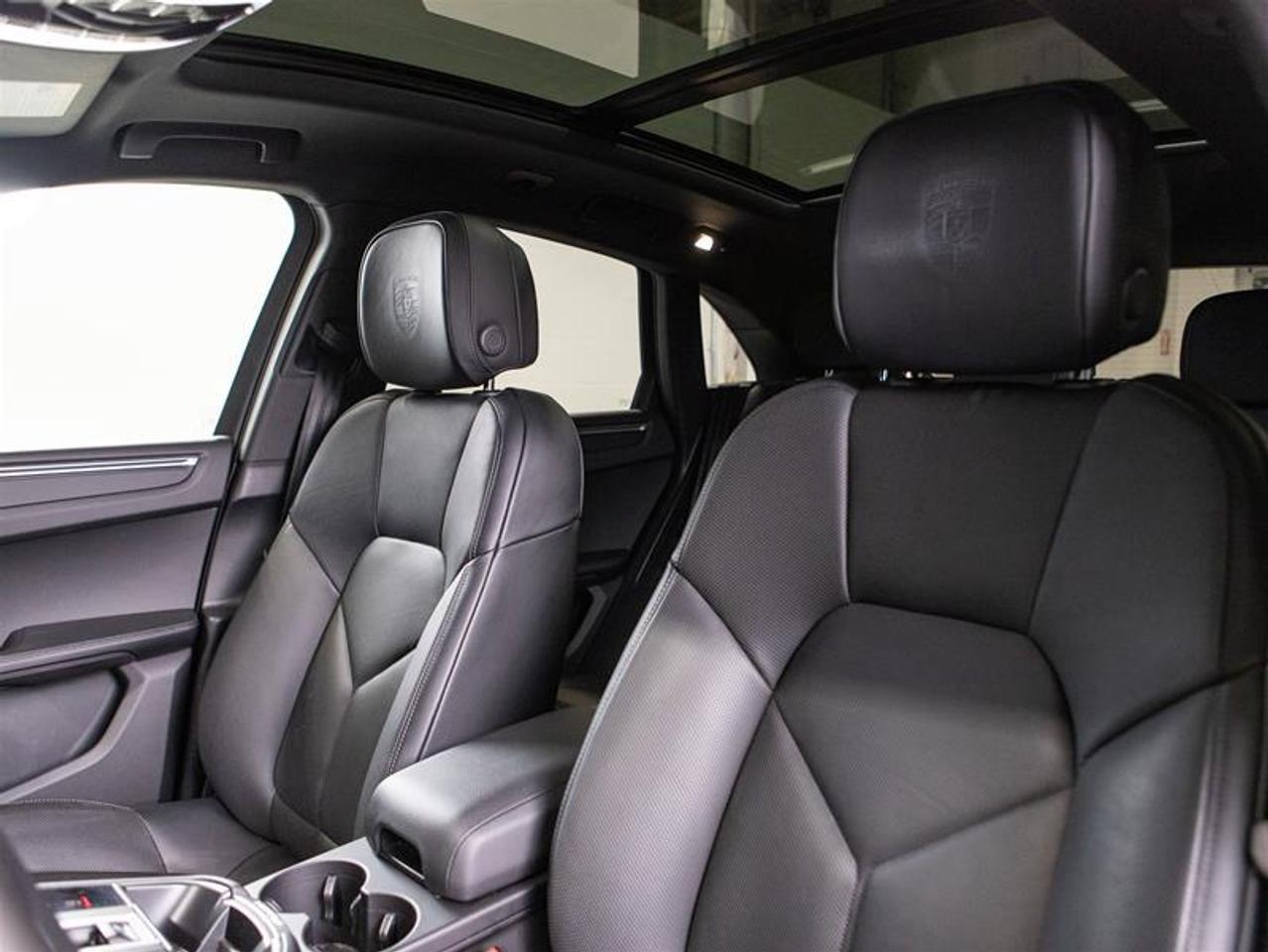 2025 Porsche Macan AWD Photo