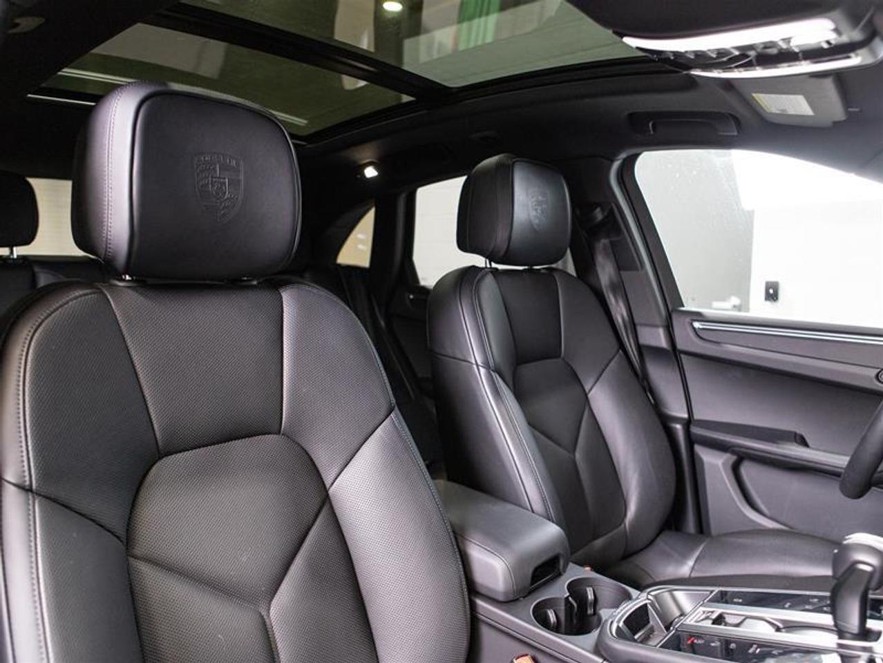 2025 Porsche Macan AWD Photo