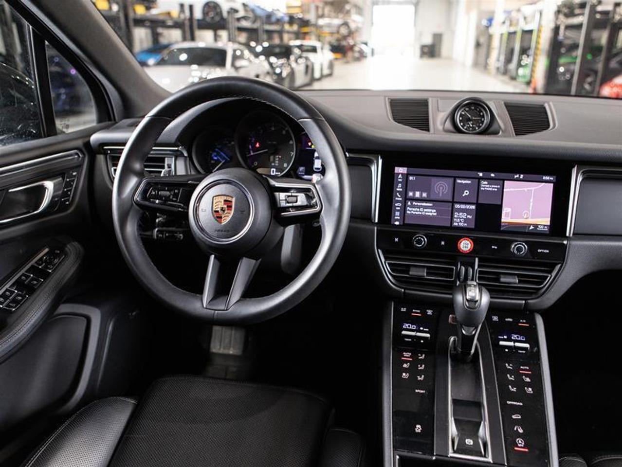 2025 Porsche Macan AWD Photo