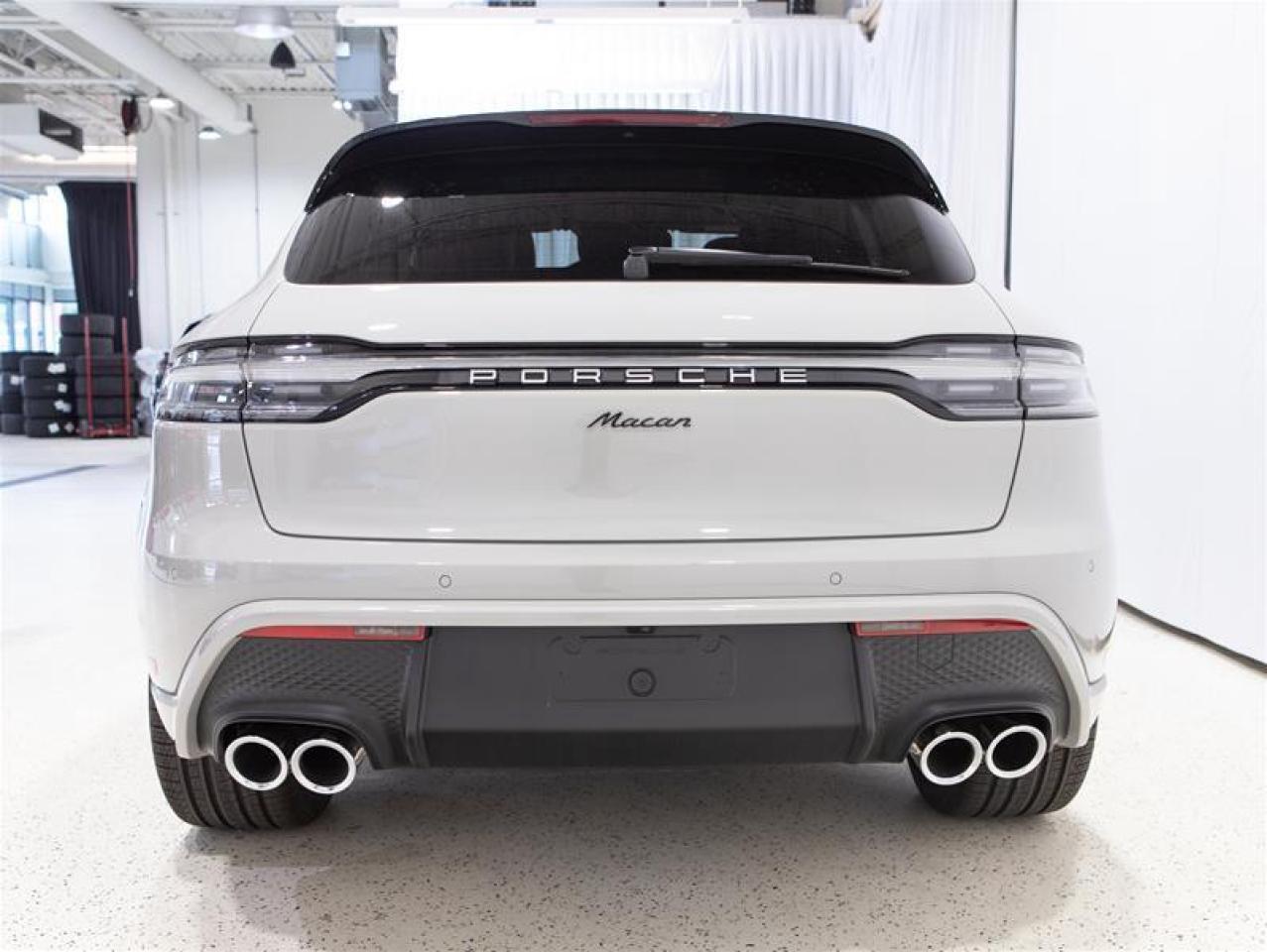 2025 Porsche Macan AWD Photo