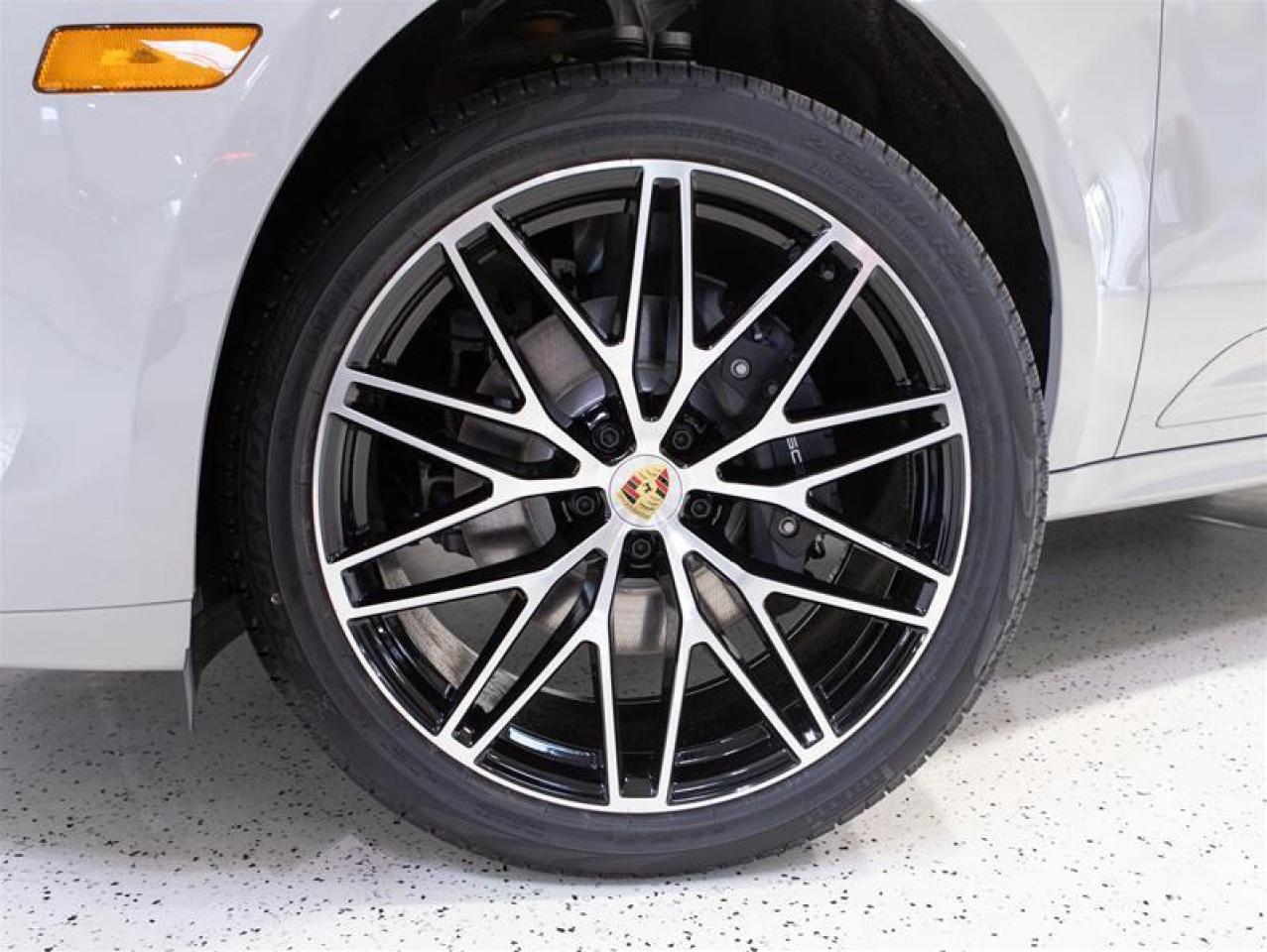 2025 Porsche Macan AWD Photo