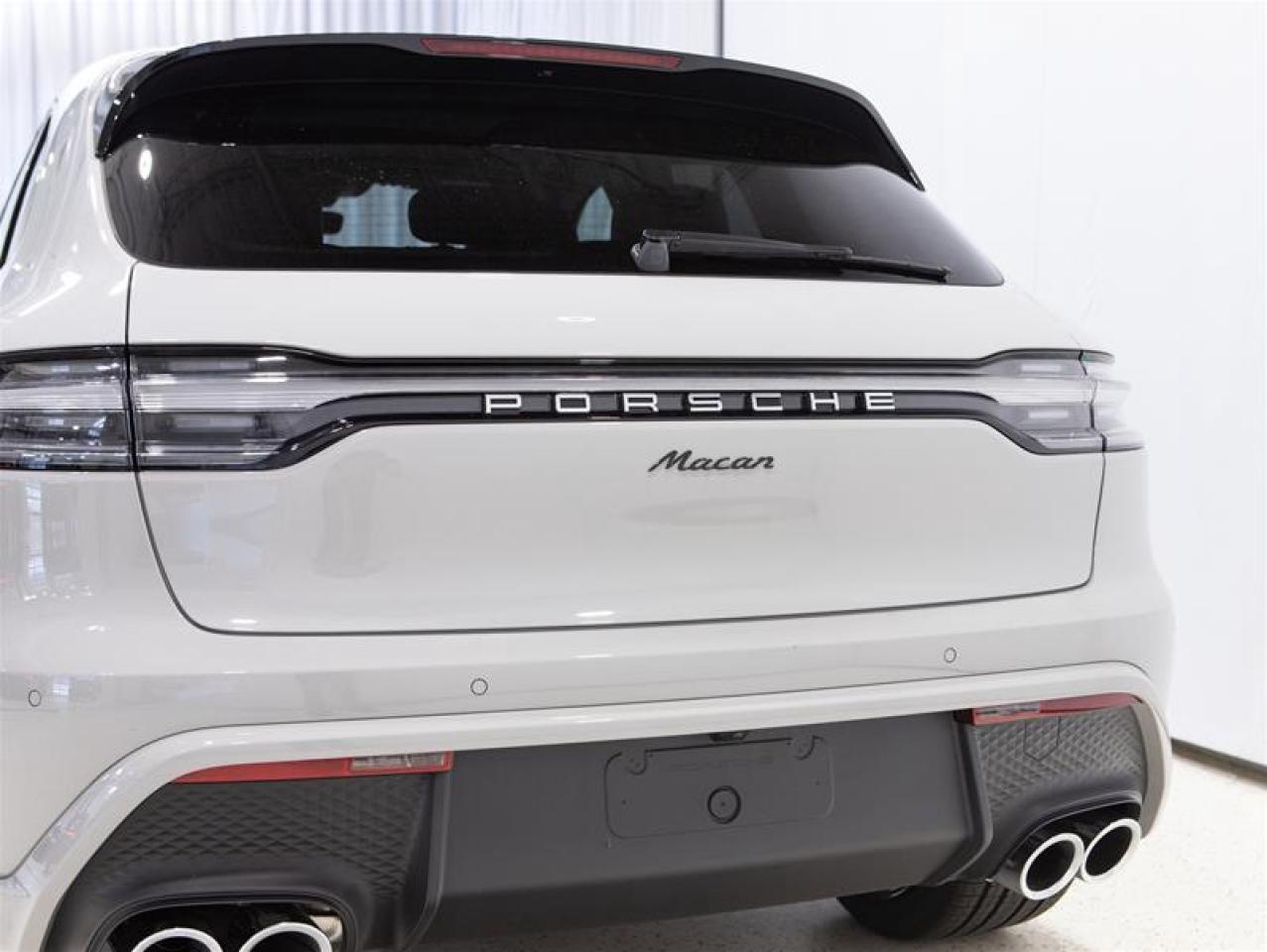 2025 Porsche Macan AWD Photo