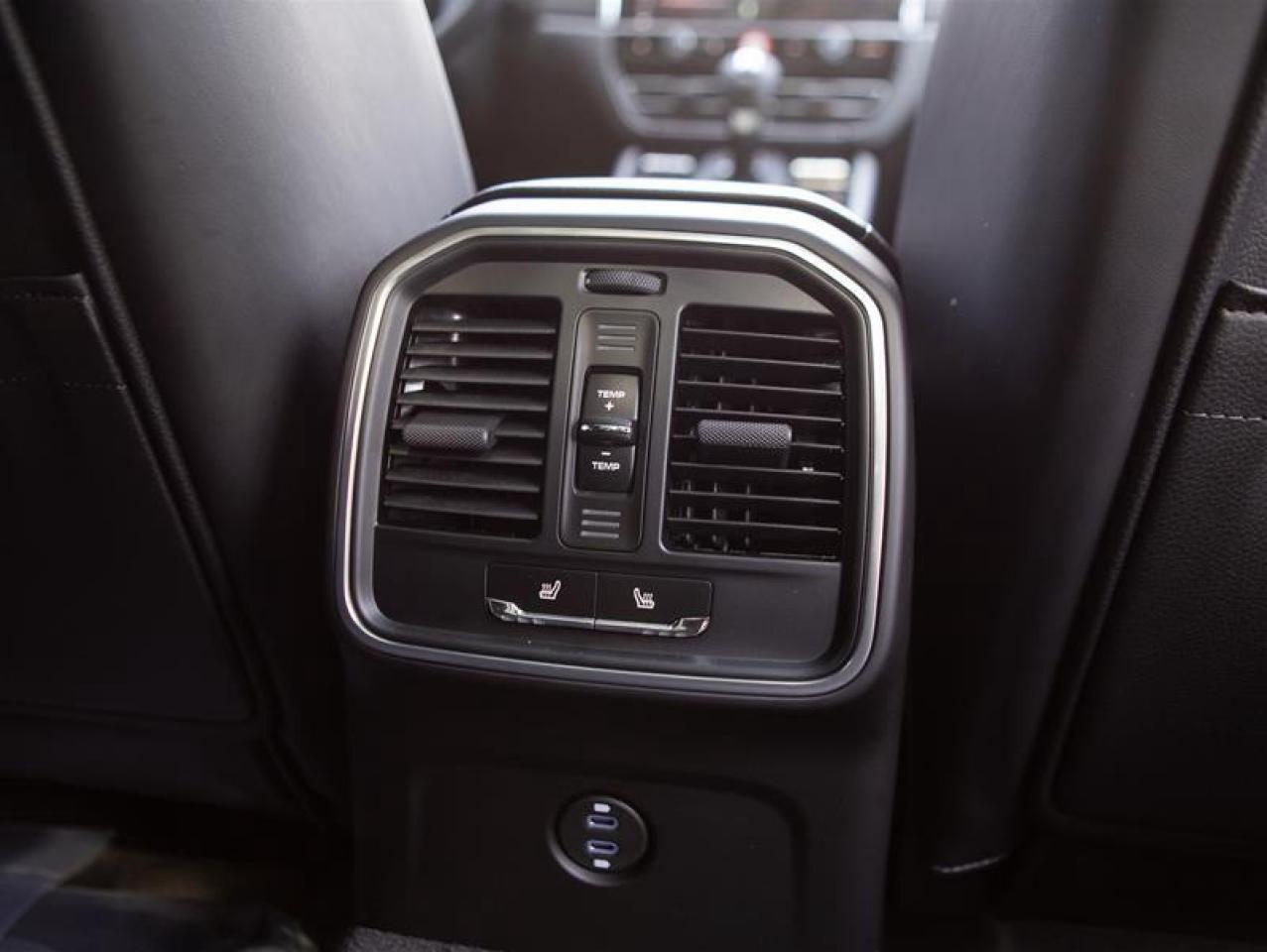 2025 Porsche Macan AWD Photo