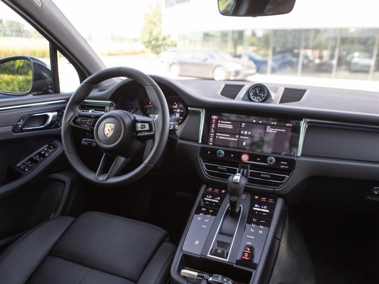 2025 Porsche Macan AWD Photo