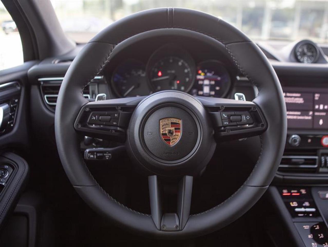 2025 Porsche Macan AWD Photo