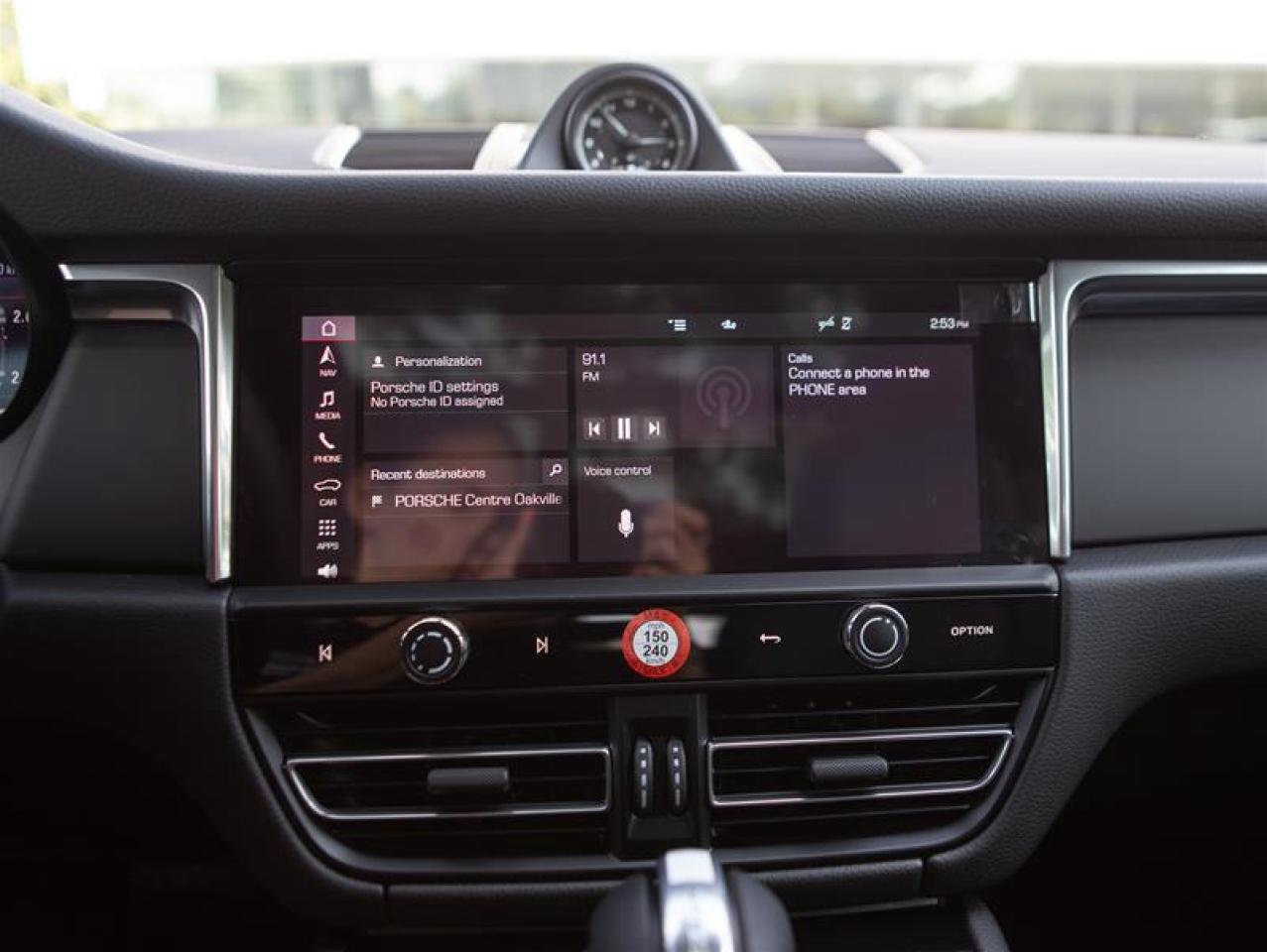 2025 Porsche Macan AWD Photo