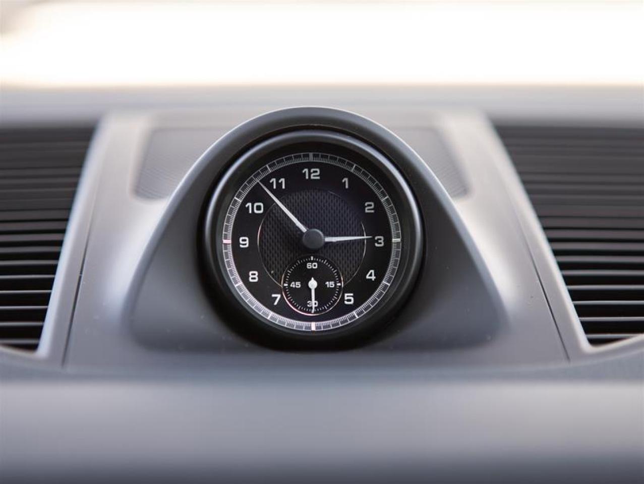 2025 Porsche Macan AWD Photo