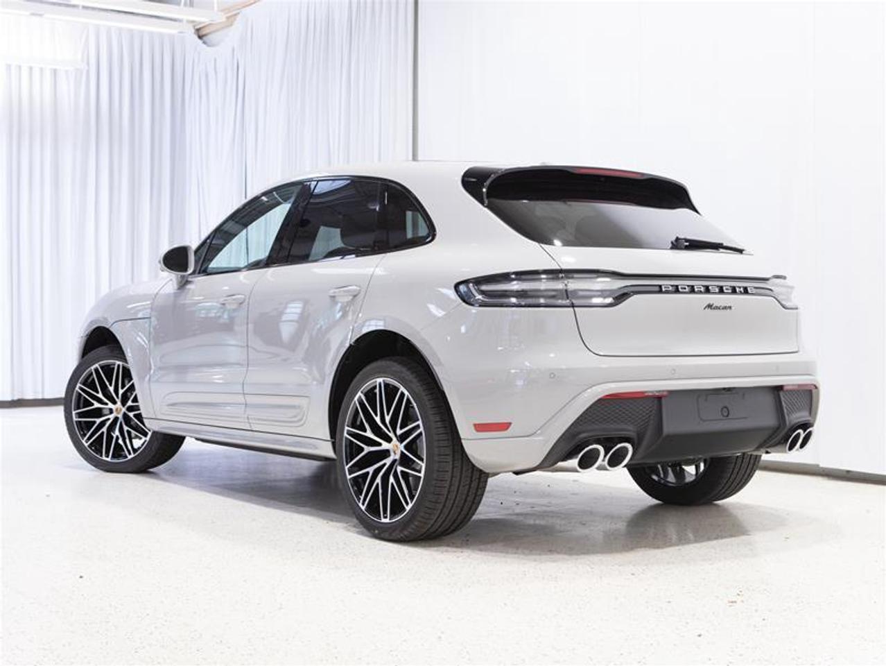 2025 Porsche Macan AWD Photo2