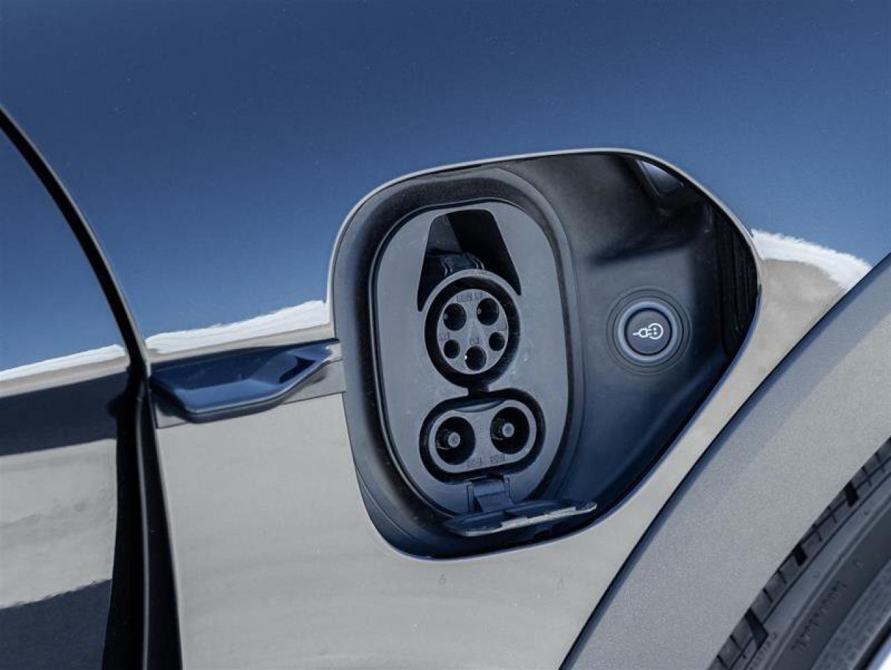 2023 Porsche Taycan 4S CPO AWD 1 Owner Clean CarFax  Sport Seat Backs Photo