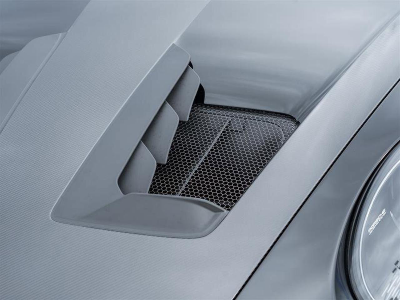 2025 Porsche 911 GT3 RS PCCB w/Calipers in High Gloss Black Front A Photo