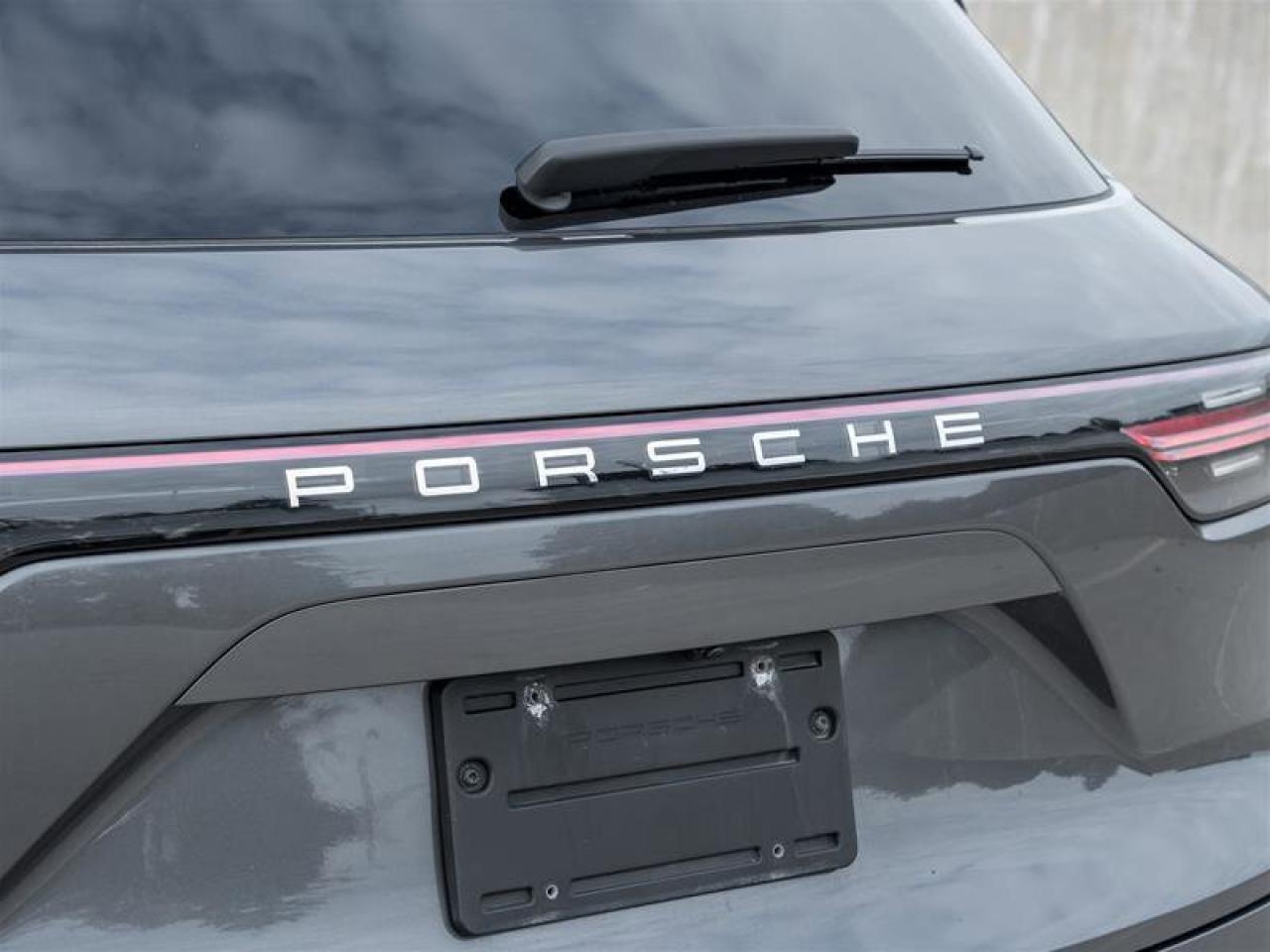 2022 Porsche Cayenne AWD Premium Plus Pkg 21 RS Spyder Design Wheels in Photo