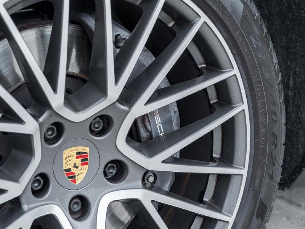 2022 Porsche Cayenne AWD Premium Plus Pkg 21 RS Spyder Design Wheels in Photo