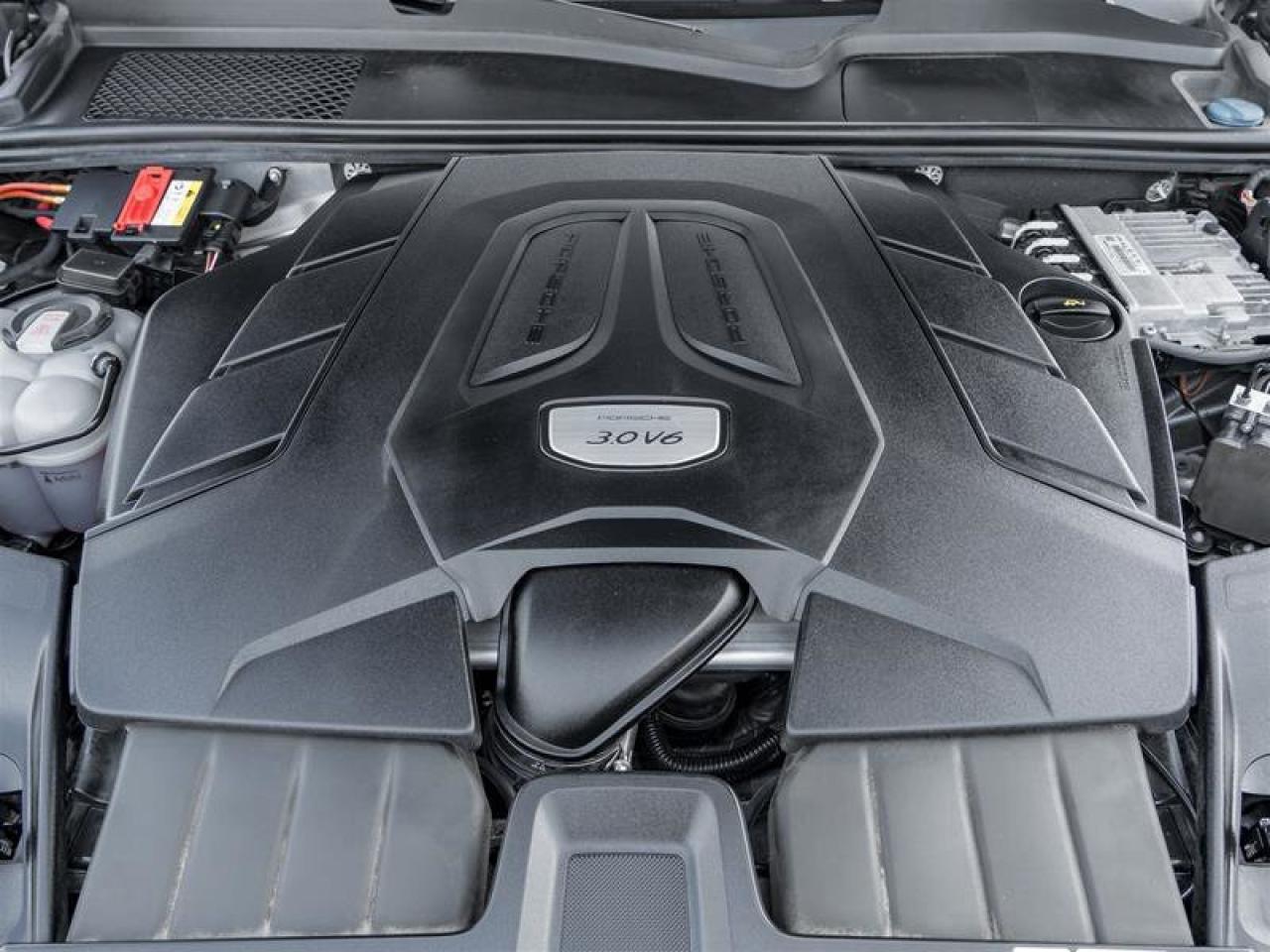 2022 Porsche Cayenne AWD Premium Plus Pkg 21 RS Spyder Design Wheels in Photo