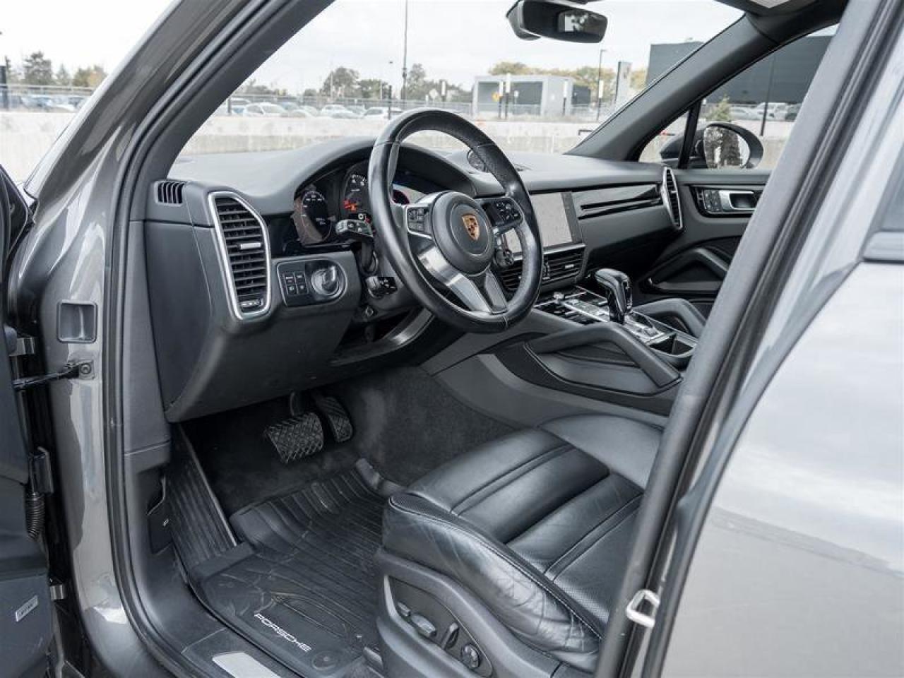 2022 Porsche Cayenne AWD Premium Plus Pkg 21 RS Spyder Design Wheels in Photo