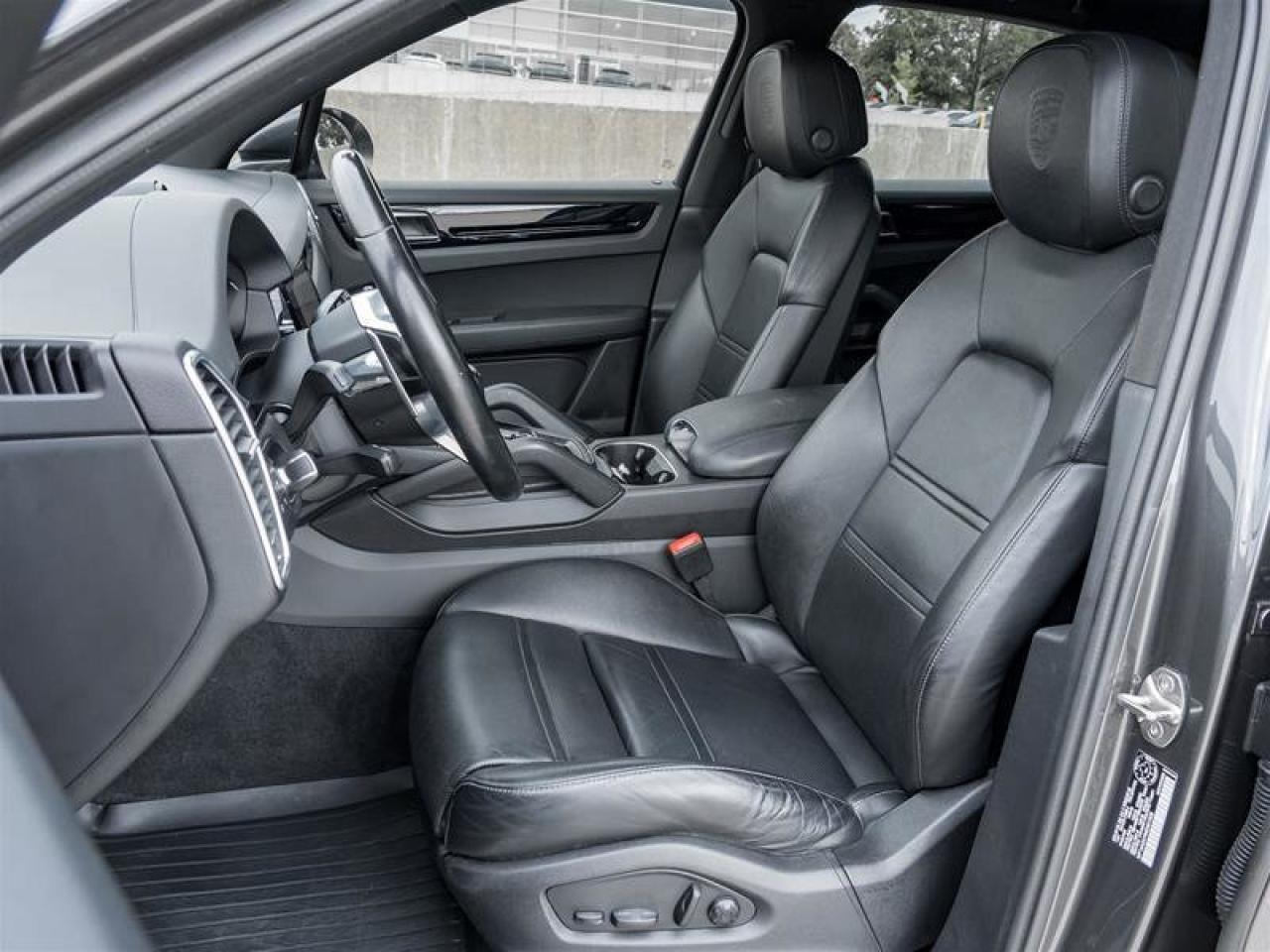 2022 Porsche Cayenne AWD Premium Plus Pkg 21 RS Spyder Design Wheels in Photo