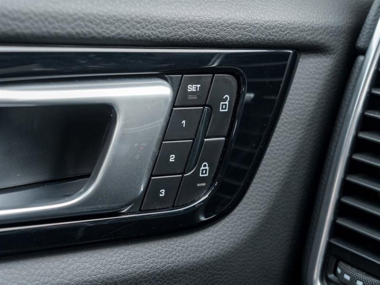 2022 Porsche Cayenne AWD Premium Plus Pkg 21 RS Spyder Design Wheels in Photo