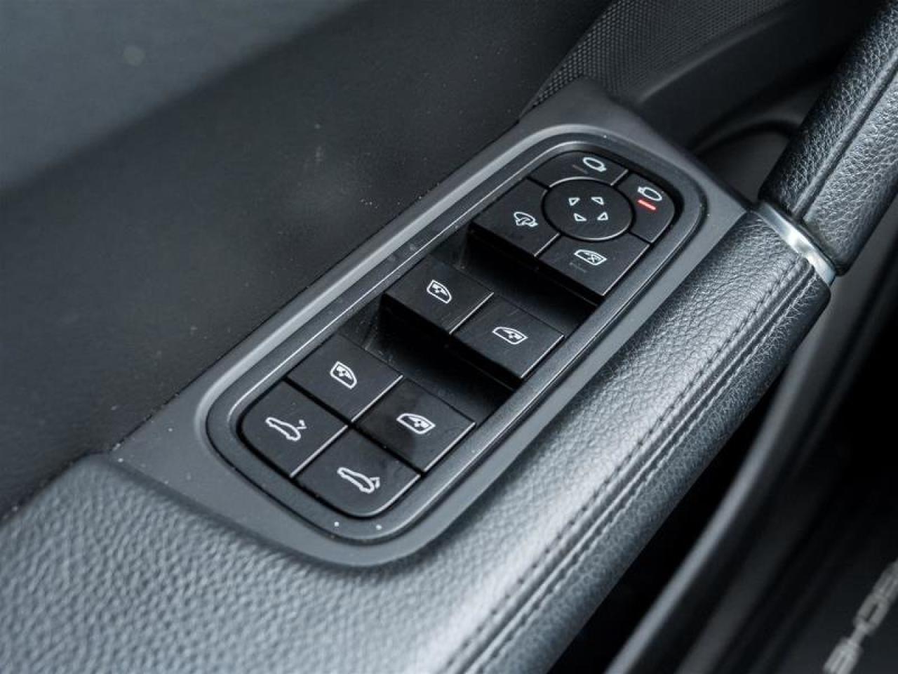 2022 Porsche Cayenne AWD Premium Plus Pkg 21 RS Spyder Design Wheels in Photo