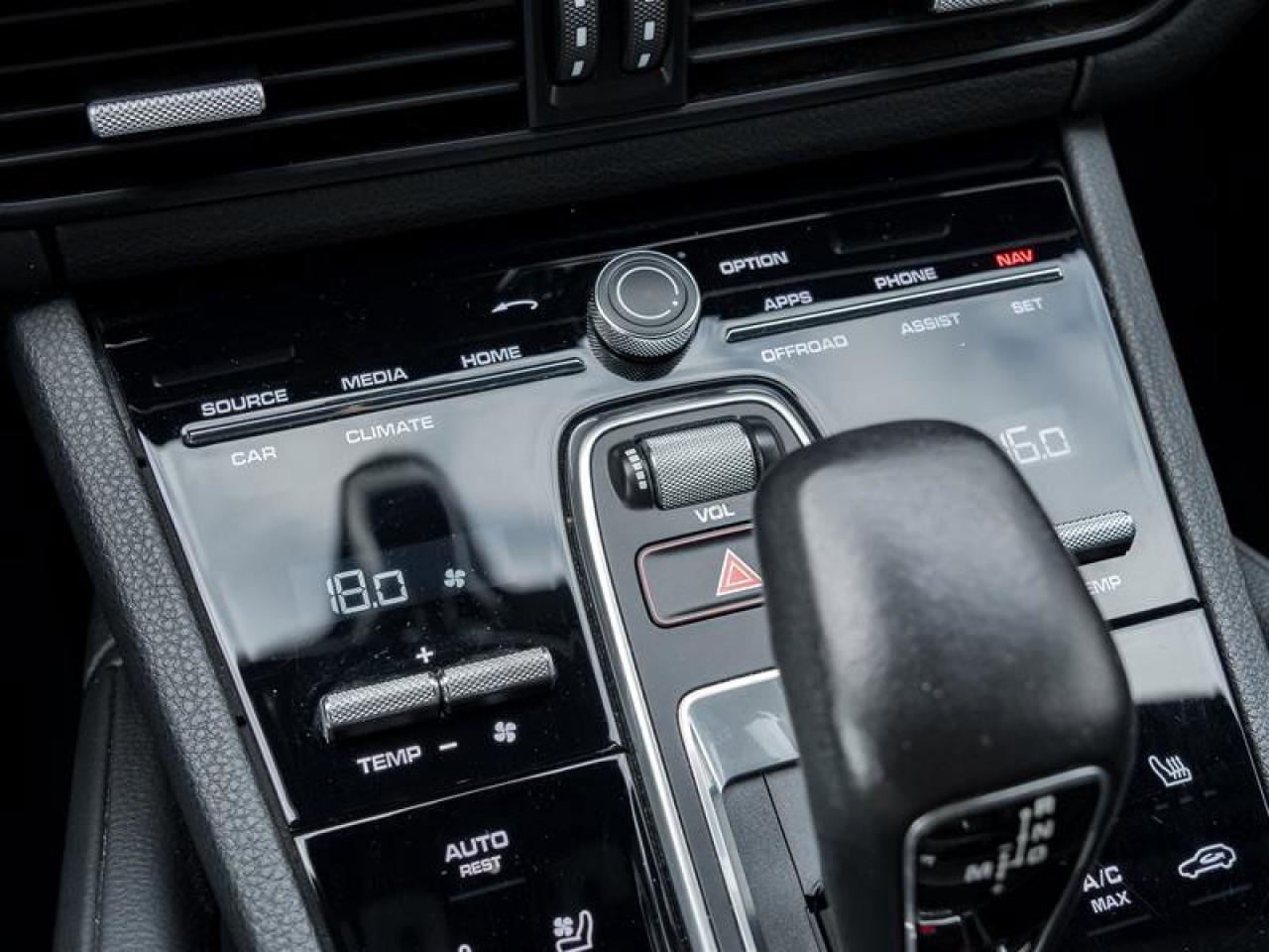 2022 Porsche Cayenne AWD Premium Plus Pkg 21 RS Spyder Design Wheels in Photo