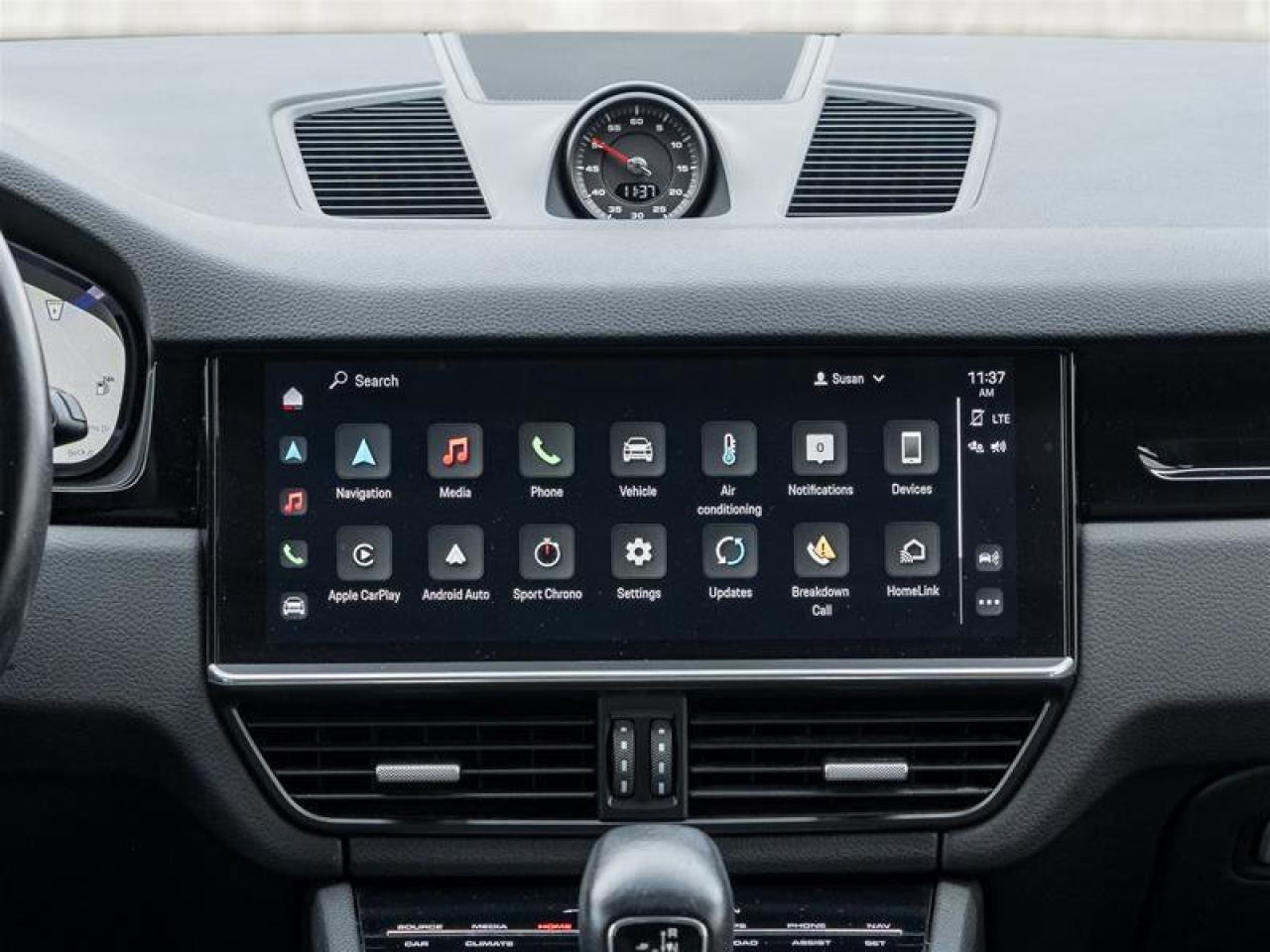 2022 Porsche Cayenne AWD Premium Plus Pkg 21 RS Spyder Design Wheels in Photo