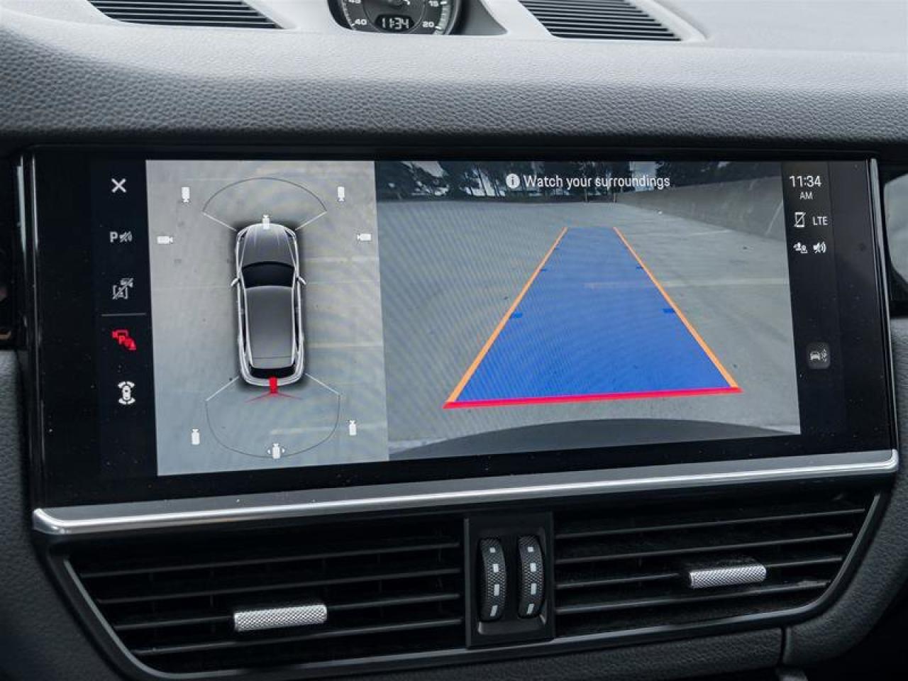 2022 Porsche Cayenne AWD Premium Plus Pkg 21 RS Spyder Design Wheels in Photo