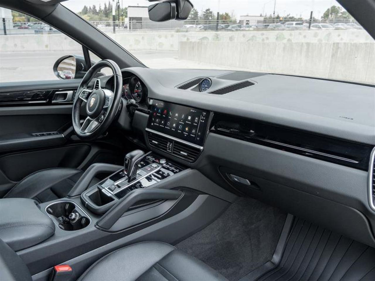 2022 Porsche Cayenne AWD Premium Plus Pkg 21 RS Spyder Design Wheels in Photo