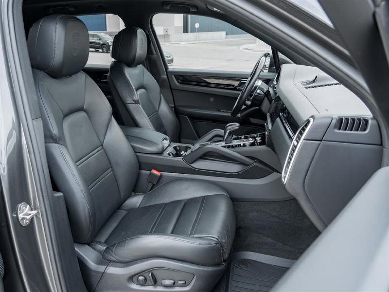 2022 Porsche Cayenne AWD Premium Plus Pkg 21 RS Spyder Design Wheels in Photo