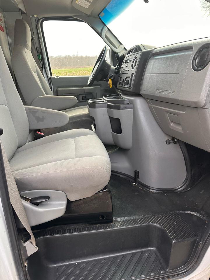 2018 Ford E-Series Cutaway E450 - Photo #6