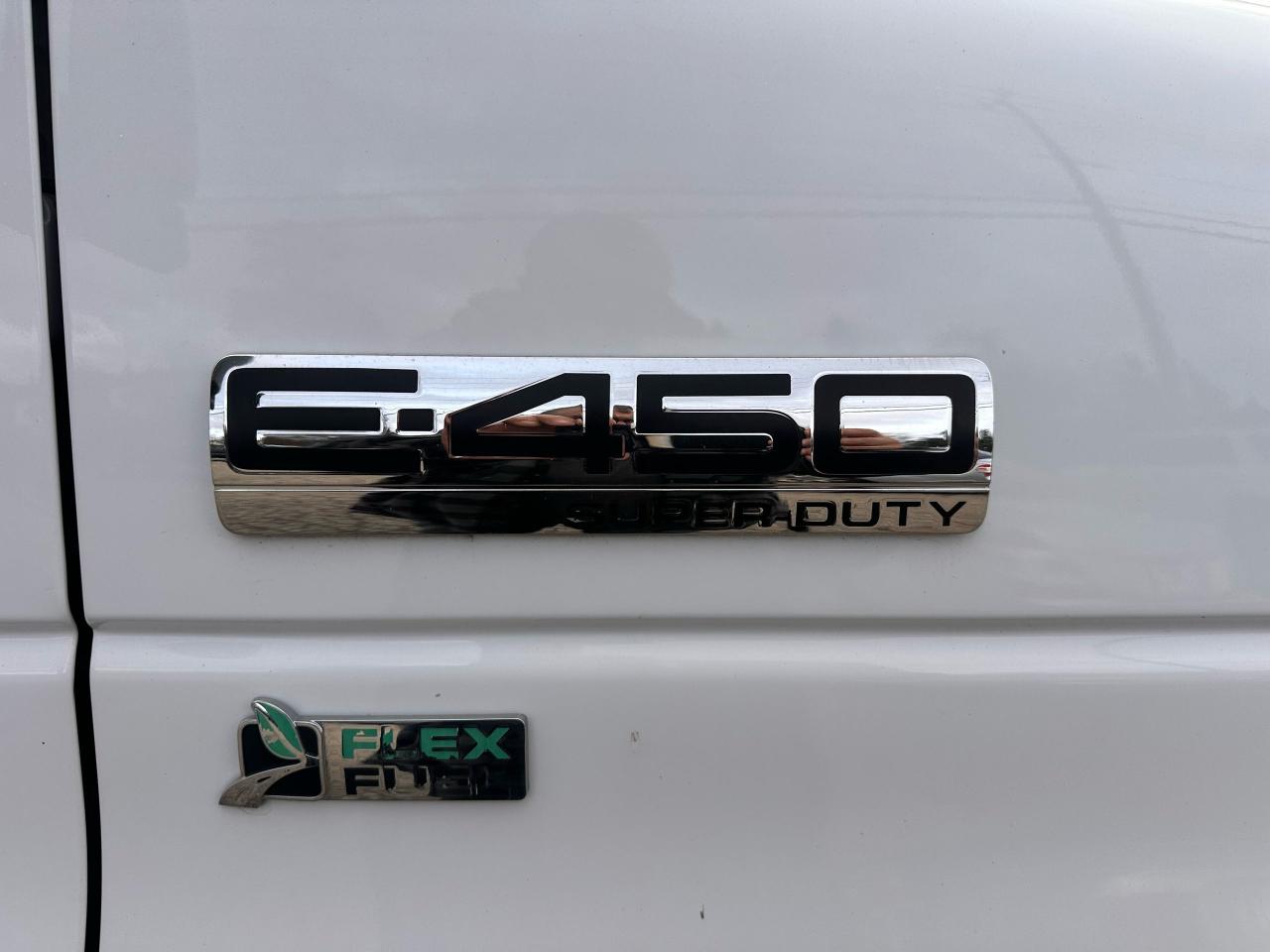 2018 Ford E-Series Cutaway E450 Photo4