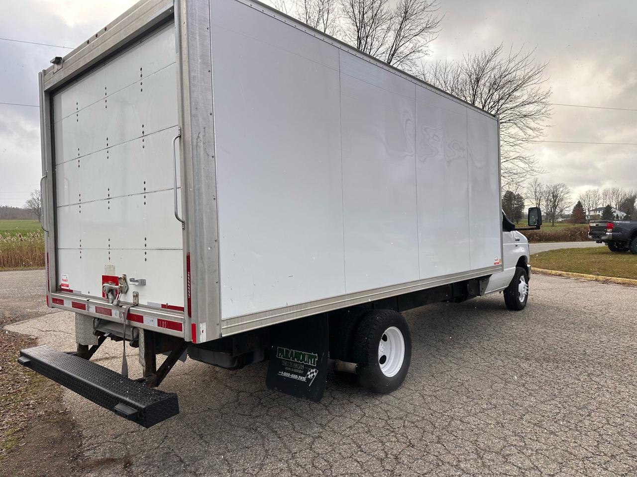 2018 Ford E-Series Cutaway E450 - Photo #3