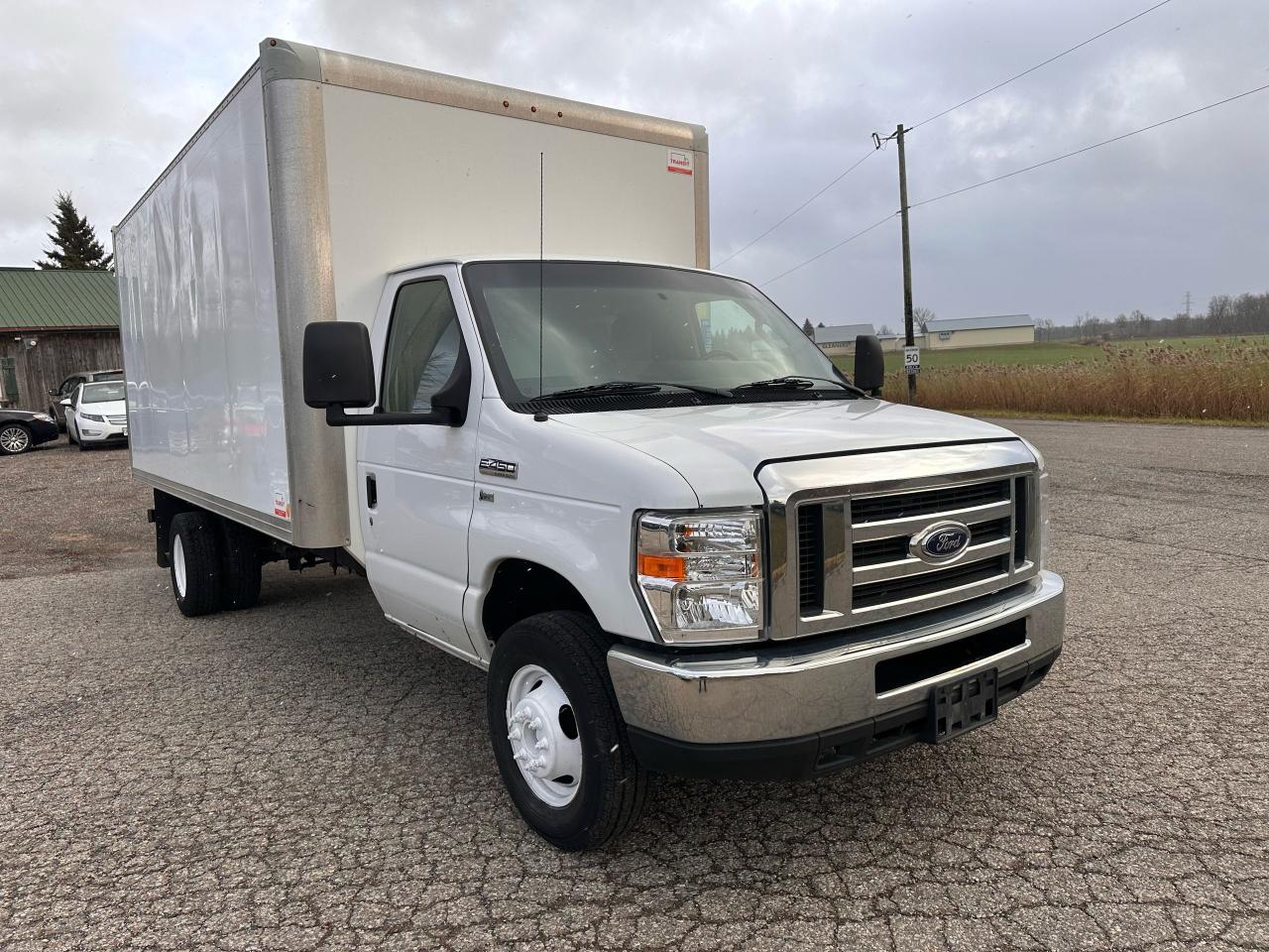 2018 Ford E-Series Cutaway E450 - Photo #4