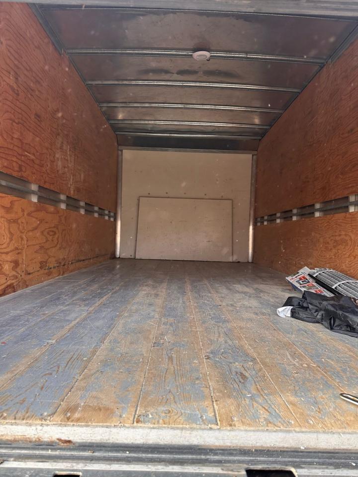 2018 Ford E-Series Cutaway E450 - Photo #10