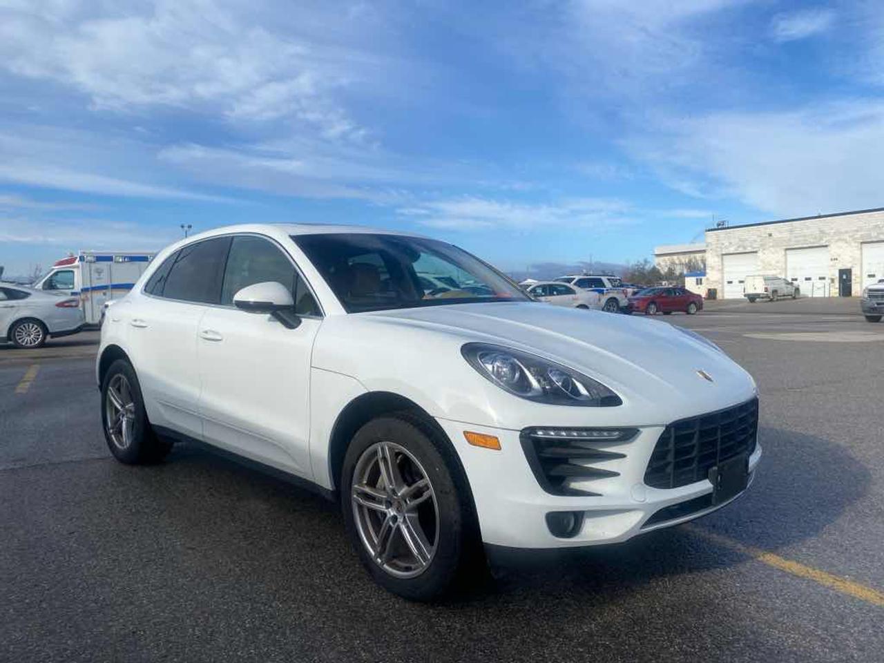 2015 PORSCH MACAN S  Photo
