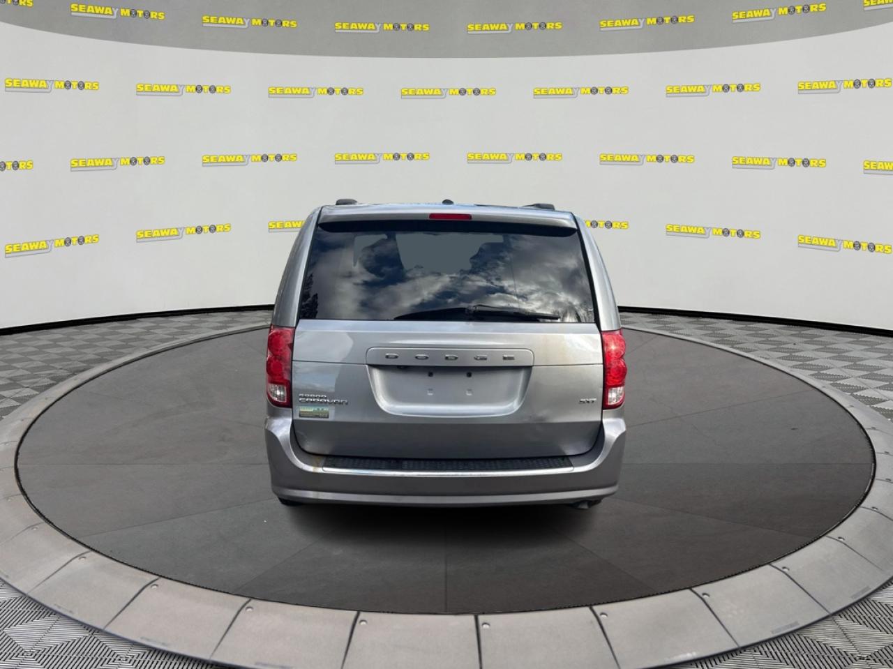 2014 Dodge Grand Caravan SE - Photo #4
