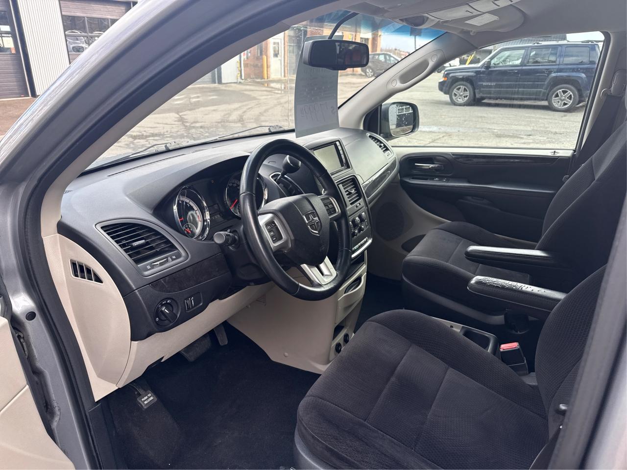 2014 Dodge Grand Caravan SE - Photo #9